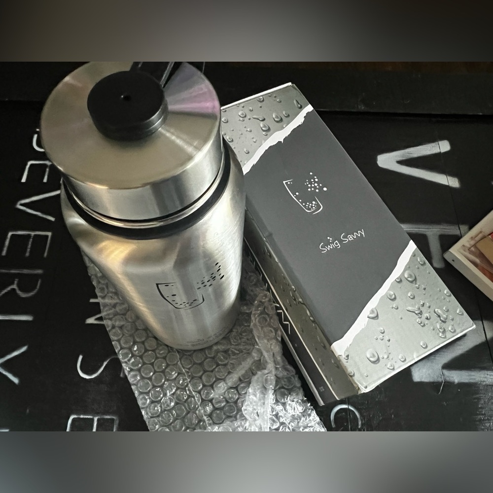 Swig Savvy Sports Water Bottle 32 oz Stainless Steel